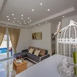 Dusak With Swimming Pool And Jacuzzi Apartment