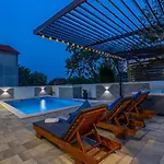 Dusak With Swimming Pool And Jacuzzi * Dramalj