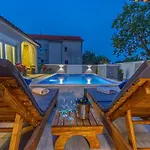 Dusak With Swimming Pool And Jacuzzi *