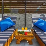 Dusak With Swimming Pool And Jacuzzi