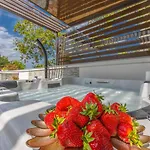 Dusak With Swimming Pool And Jacuzzi
