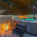 Dusak With Swimming Pool And Jacuzzi Apartment