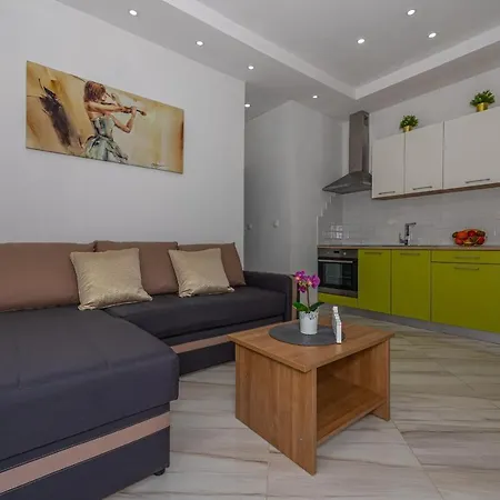 Dusak With Swimming Pool And Jacuzzi Apartamento