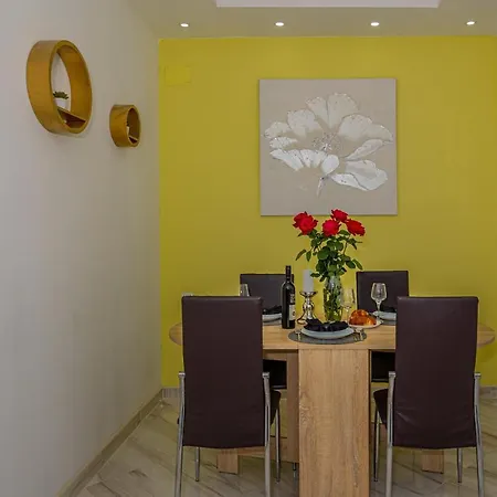 Apartman Dusak With Swimming Pool And Jacuzzi Dramalj