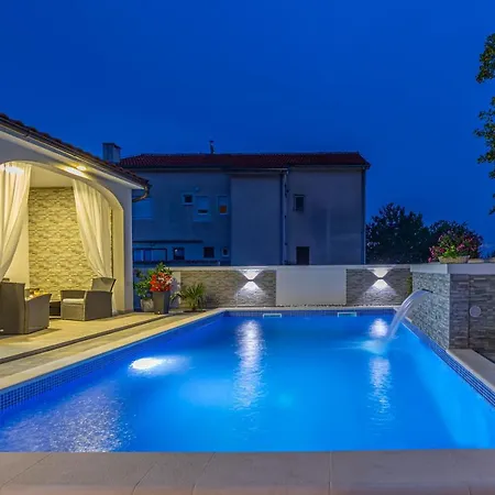 Dusak With Swimming Pool And Jacuzzi * Dramalj