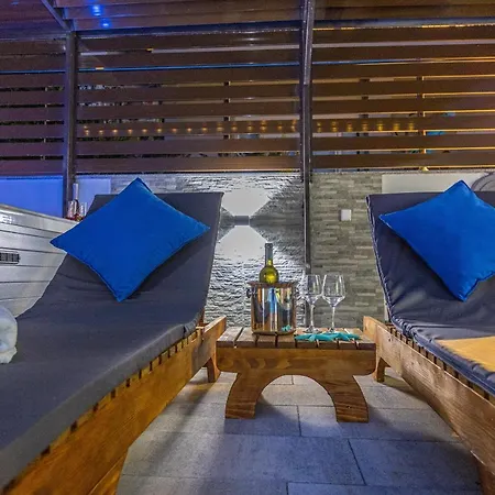 Dusak With Swimming Pool And Jacuzzi Apartman