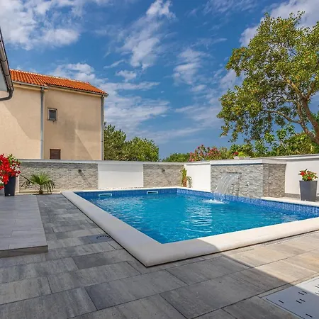 Apartman Dusak With Swimming Pool And Jacuzzi *