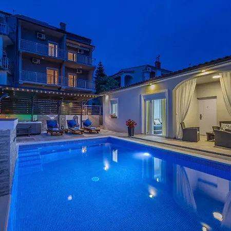 Dusak With Swimming Pool And Jacuzzi Apartamento *