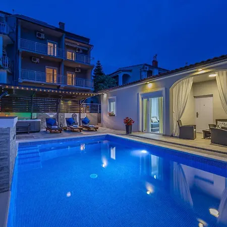 Dusak With Swimming Pool And Jacuzzi Apartment *