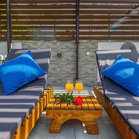 Dusak With Swimming Pool And Jacuzzi
