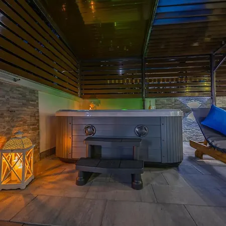 Apartman Dusak With Swimming Pool And Jacuzzi *