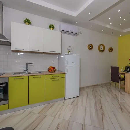 Apartman Dusak With Swimming Pool And Jacuzzi