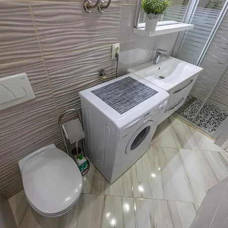 Dusak With Swimming Pool And Jacuzzi Apartamento Dramalj