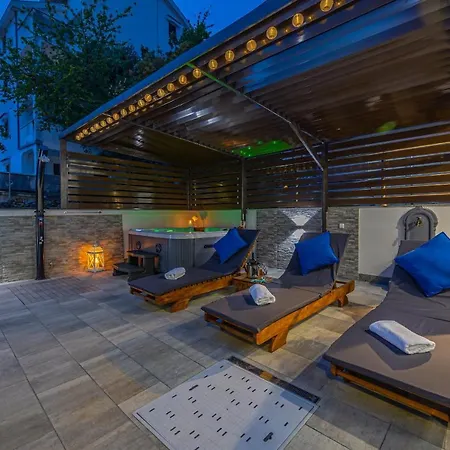 Apartment Dusak With Swimming Pool And Jacuzzi