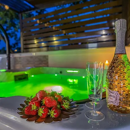 Dusak With Swimming Pool And Jacuzzi Dramalj