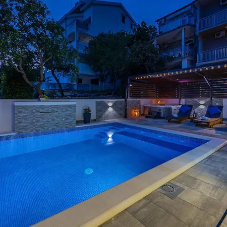 Dusak With Swimming Pool And Jacuzzi * Dramalj