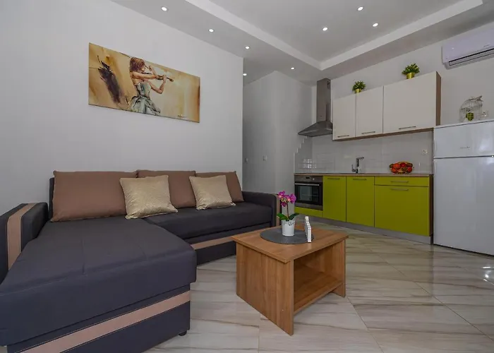 Dusak With Swimming Pool And Jacuzzi شقة