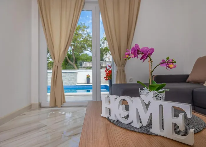 Dusak With Swimming Pool And Jacuzzi