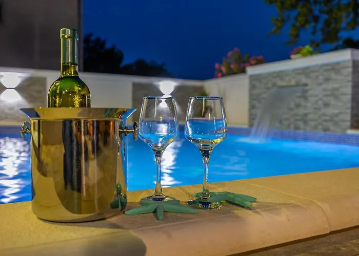 Dusak With Swimming Pool And Jacuzzi *
