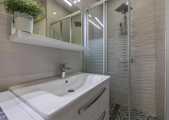 Dusak With Swimming Pool And Jacuzzi شقة دْغاماي