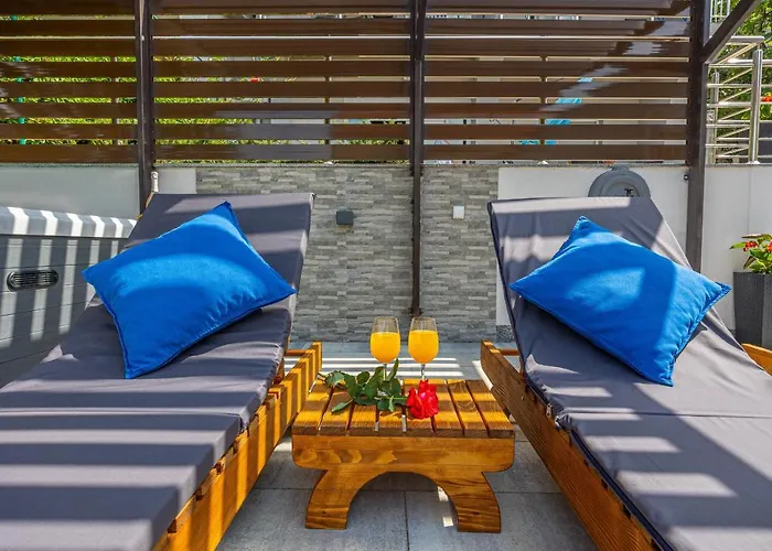 Dusak With Swimming Pool And Jacuzzi