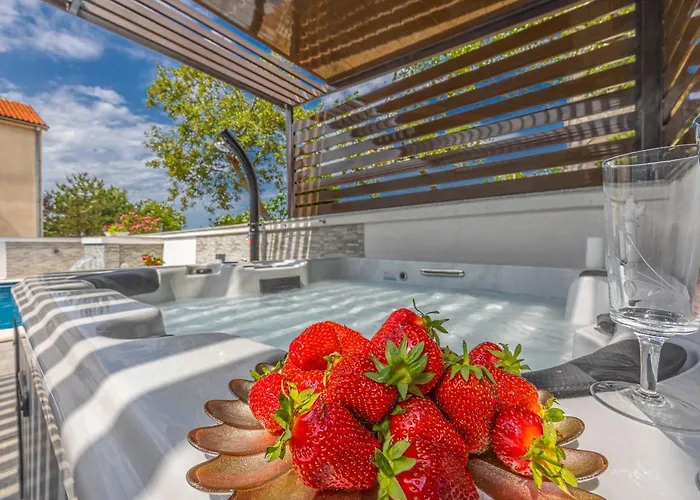 Dusak With Swimming Pool And Jacuzzi
