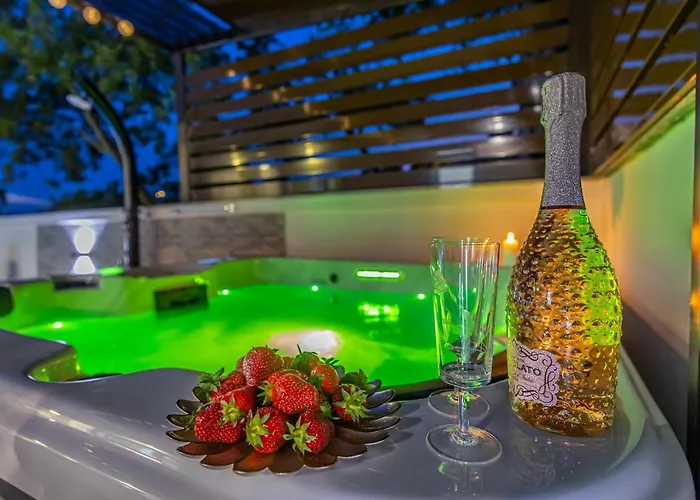 Dusak With Swimming Pool And Jacuzzi دْغاماي