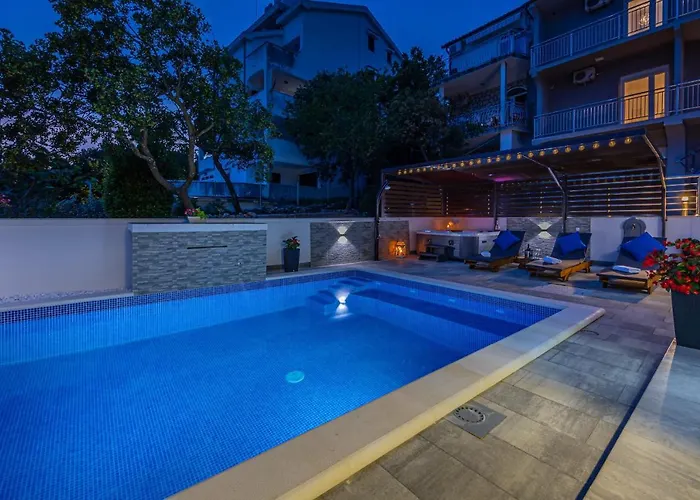 Dusak With Swimming Pool And Jacuzzi * دْغاماي