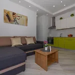 Dusak With Swimming Pool And Jacuzzi 公寓