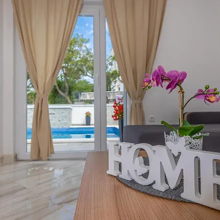 Dusak With Swimming Pool&jacuzzi