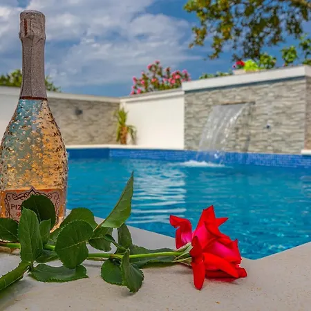 Dusak With Swimming Pool&jacuzzi *