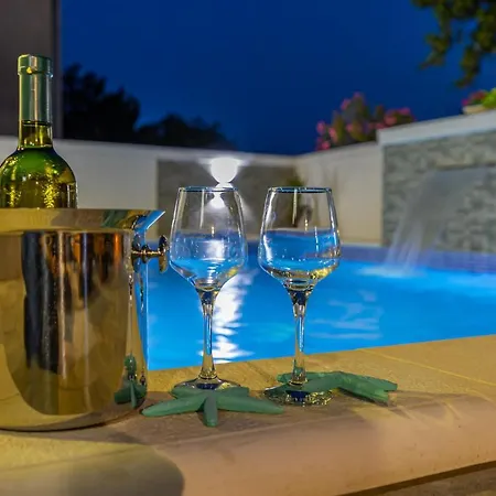Dusak With Swimming Pool&jacuzzi *