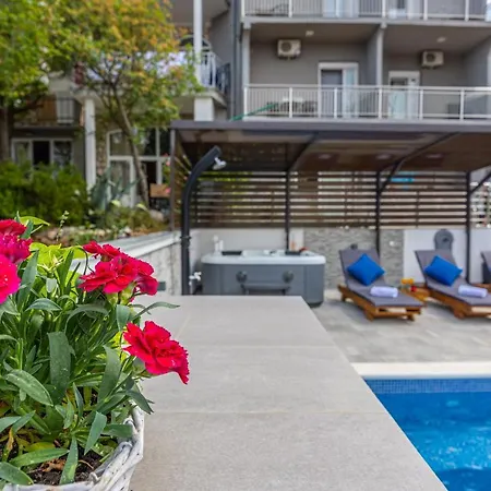 Dusak With Swimming Pool&jacuzzi *