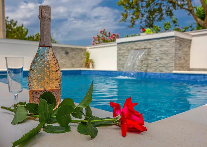 Dusak With Swimming Pool And Jacuzzi *