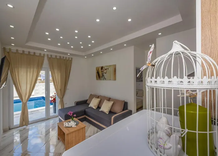 Dusak With Swimming Pool And Jacuzzi Apartamento