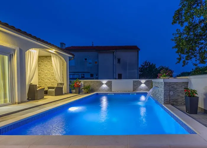 Dusak With Swimming Pool And Jacuzzi * Dramalj