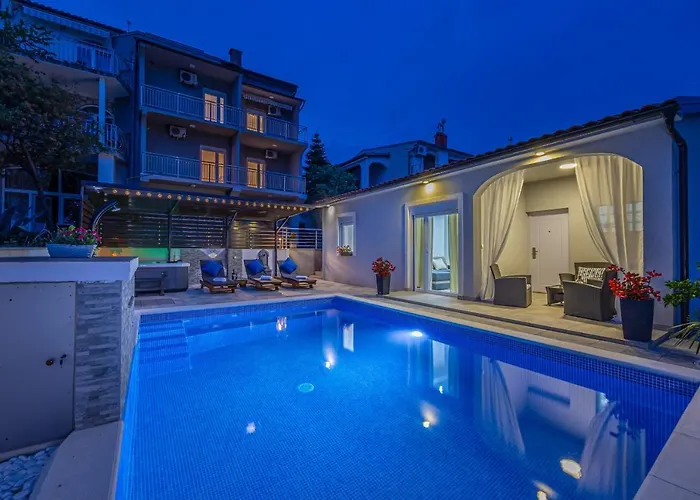 Dusak With Swimming Pool And Jacuzzi Apartamento *