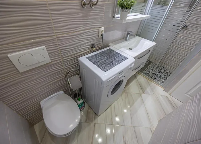 Dusak With Swimming Pool And Jacuzzi Apartamento Dramalj